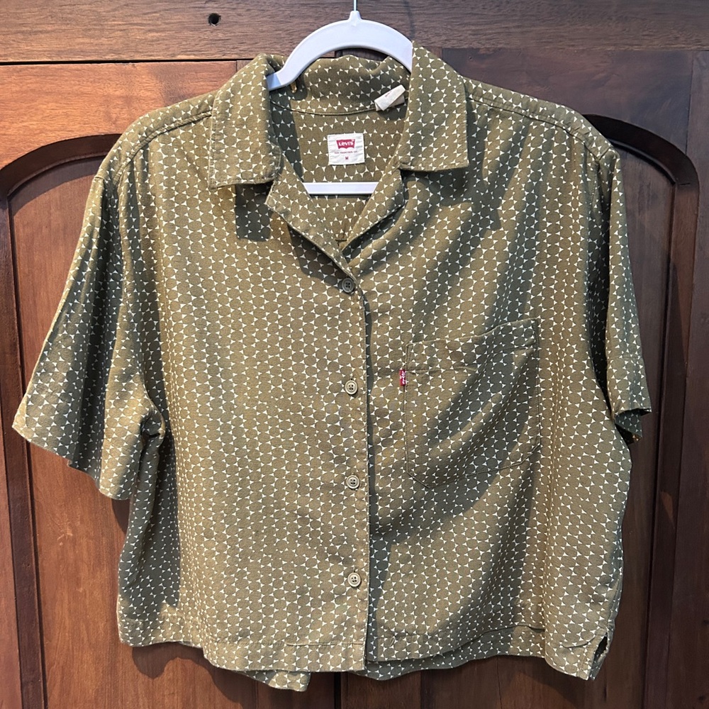 Levi's Olive Green Short-Sleeve Button-Down Shirt with White Micro Pattern